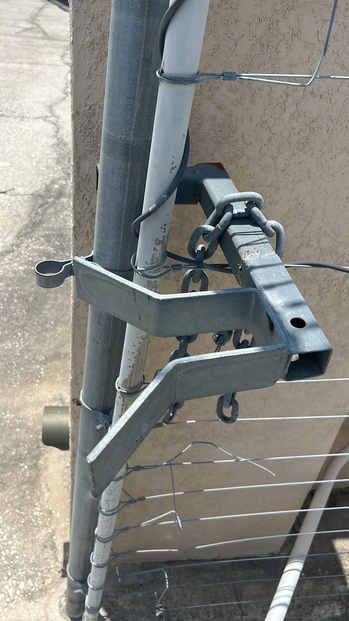 Commercial gate repair